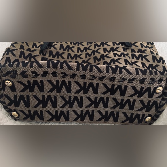 PRE LOVED MICHAELS KORS SHOULDER BAG
BLACK CREAM - Picture 3 of 6